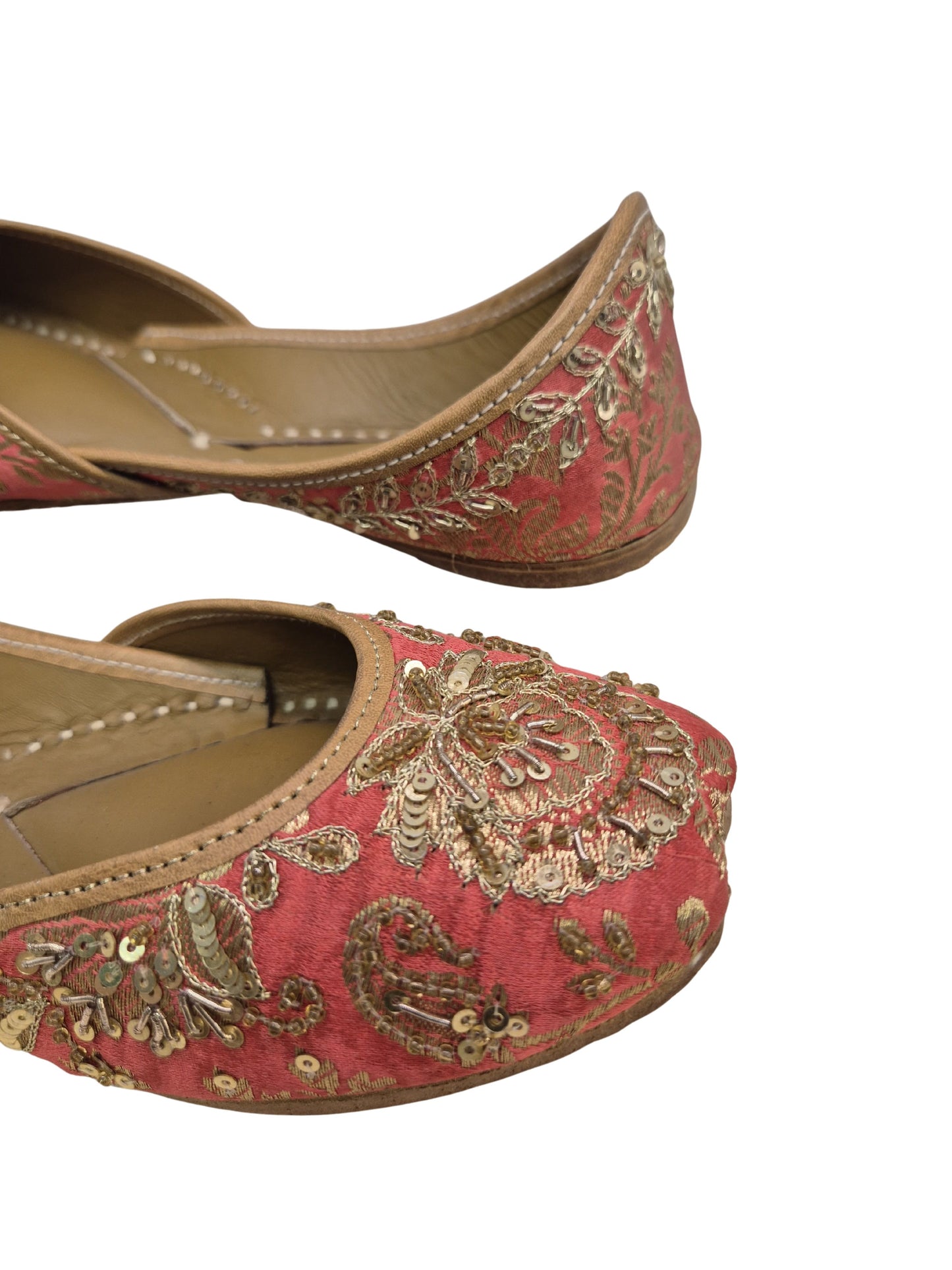 embalished heavy embrodery juttis peach banarsi