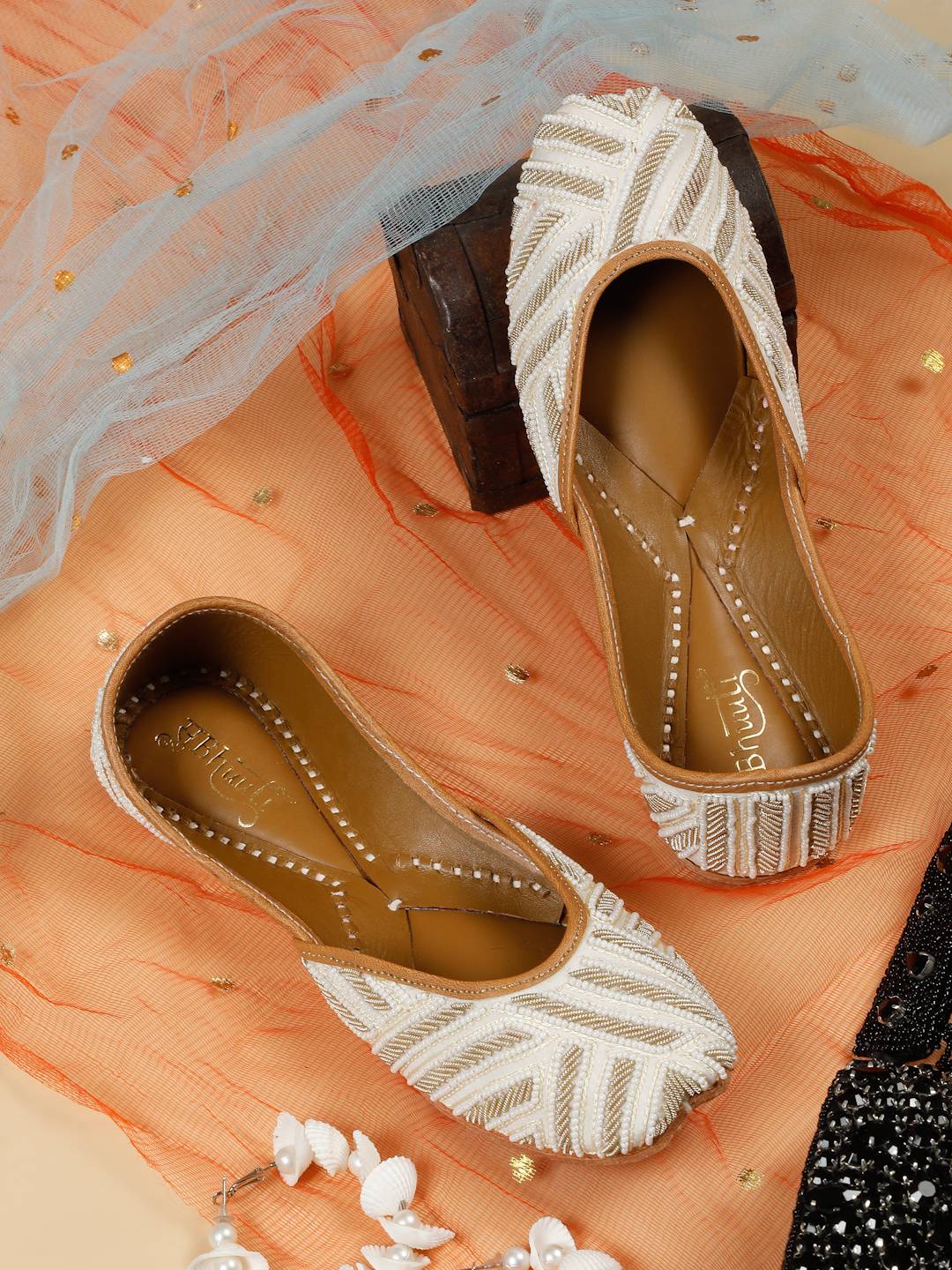 PEARL PALASH EMBELLISHED JUTTI