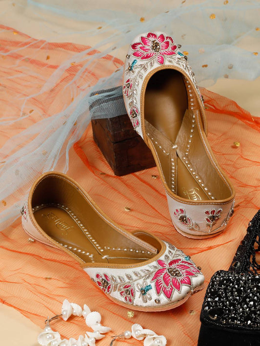 PADAM EMBELLISHED JUTTI