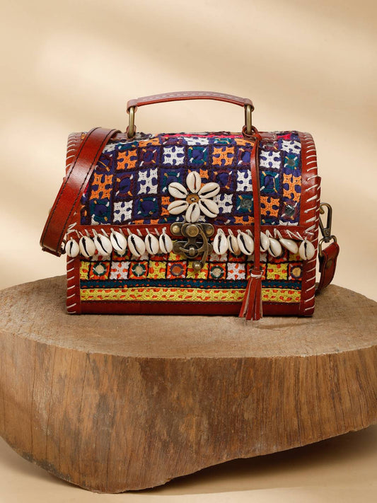 KUTCH HUT BAG (SINDHI)