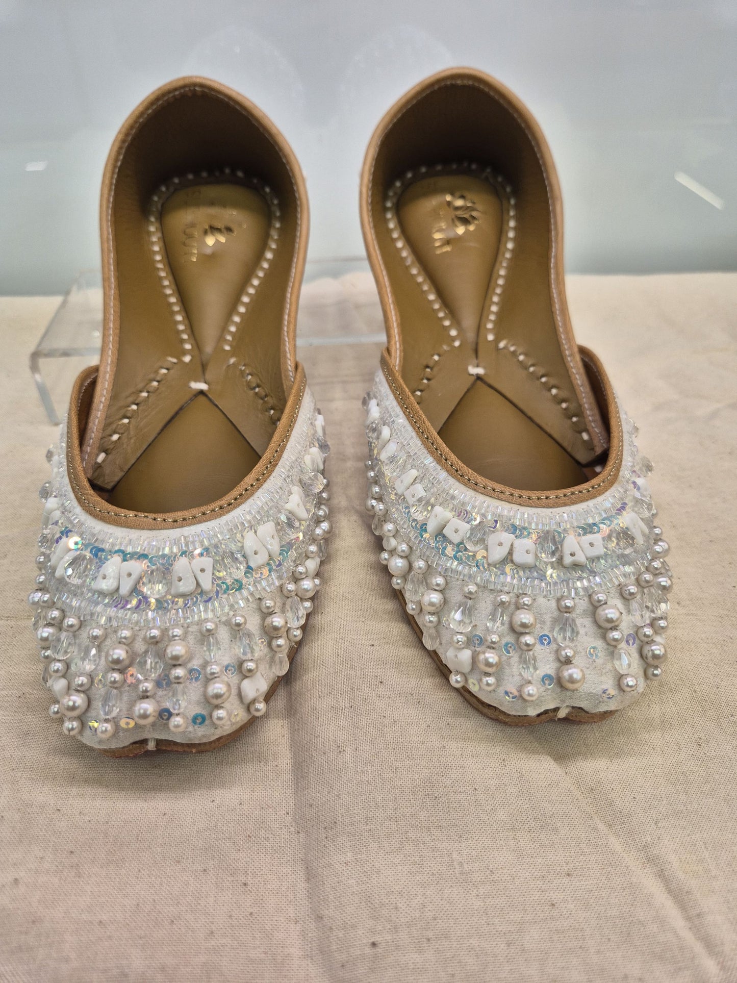 embalished heavy embrodery juttis pearl perfect