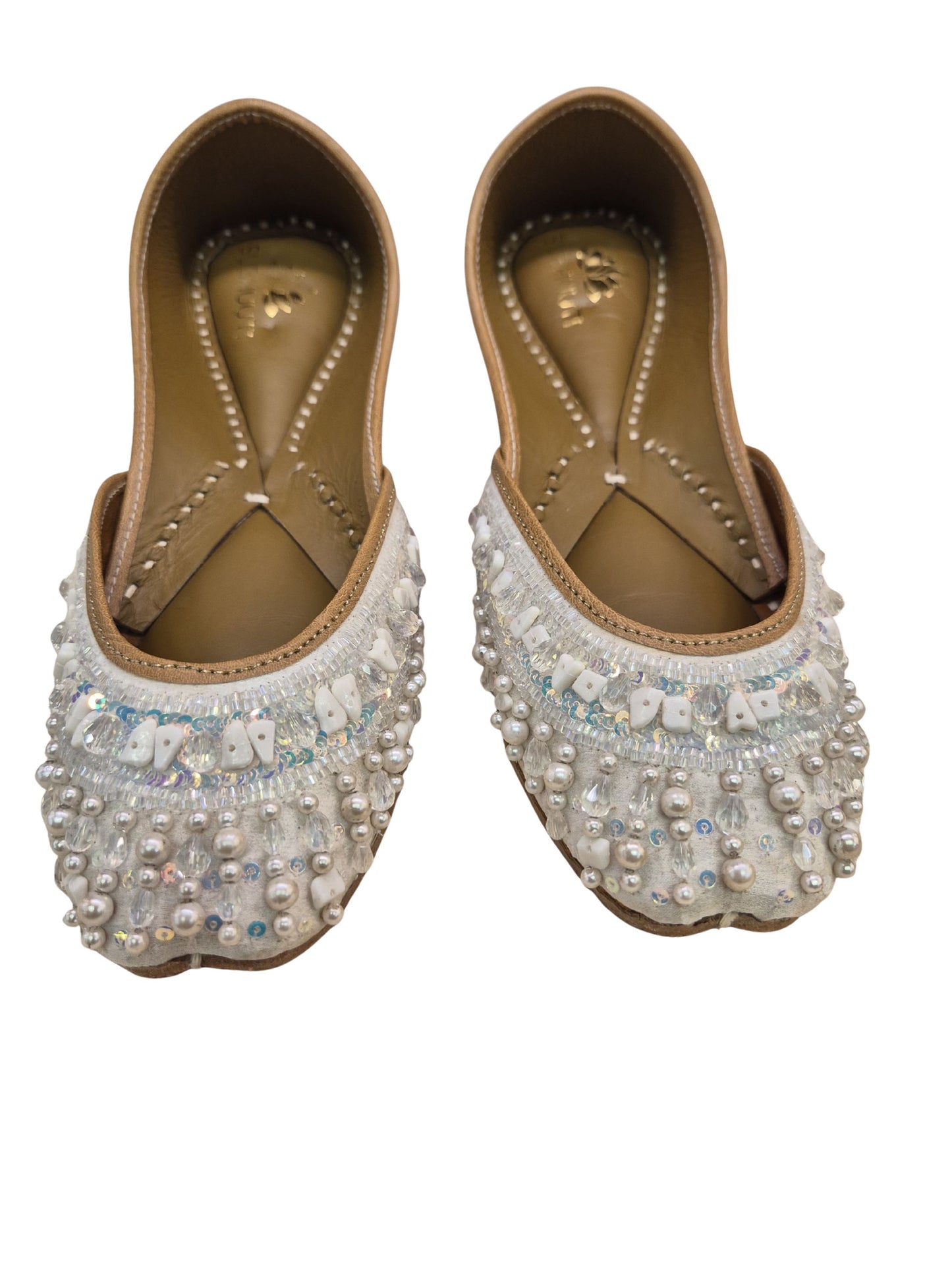 embalished heavy embrodery juttis pearl perfect