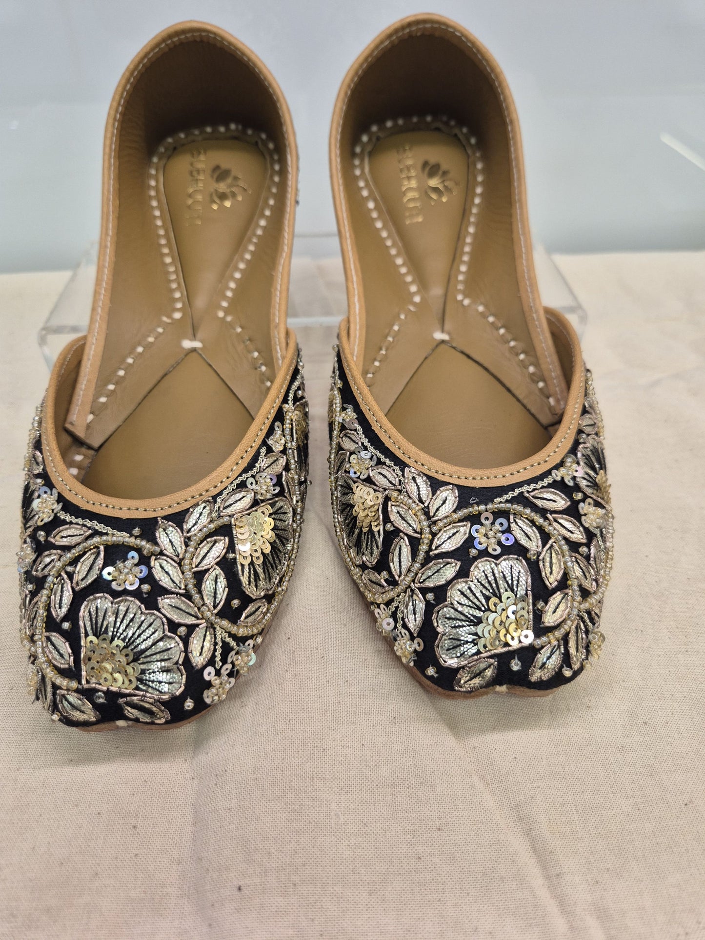 embalished heavy embrodery juttis roshani