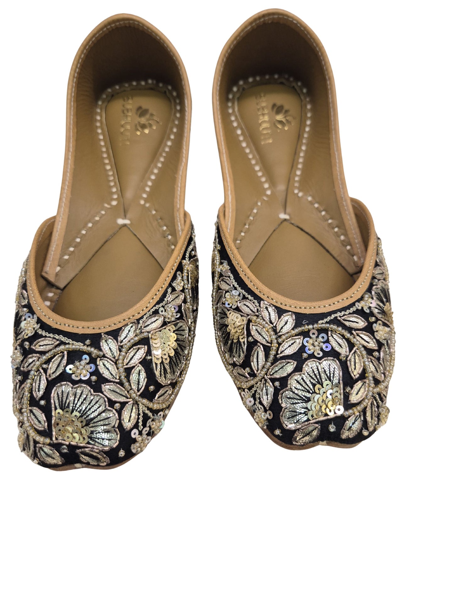embalished heavy embrodery juttis roshani