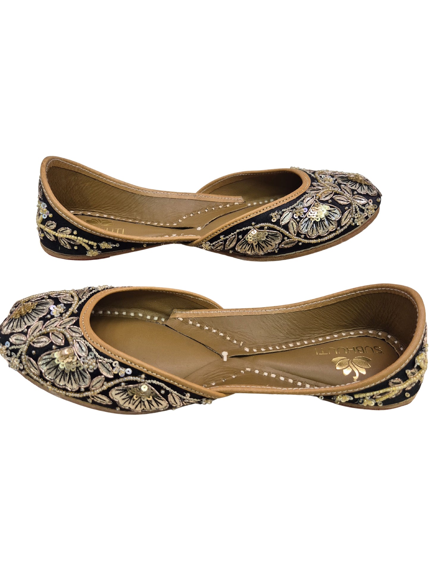 embalished heavy embrodery juttis roshani
