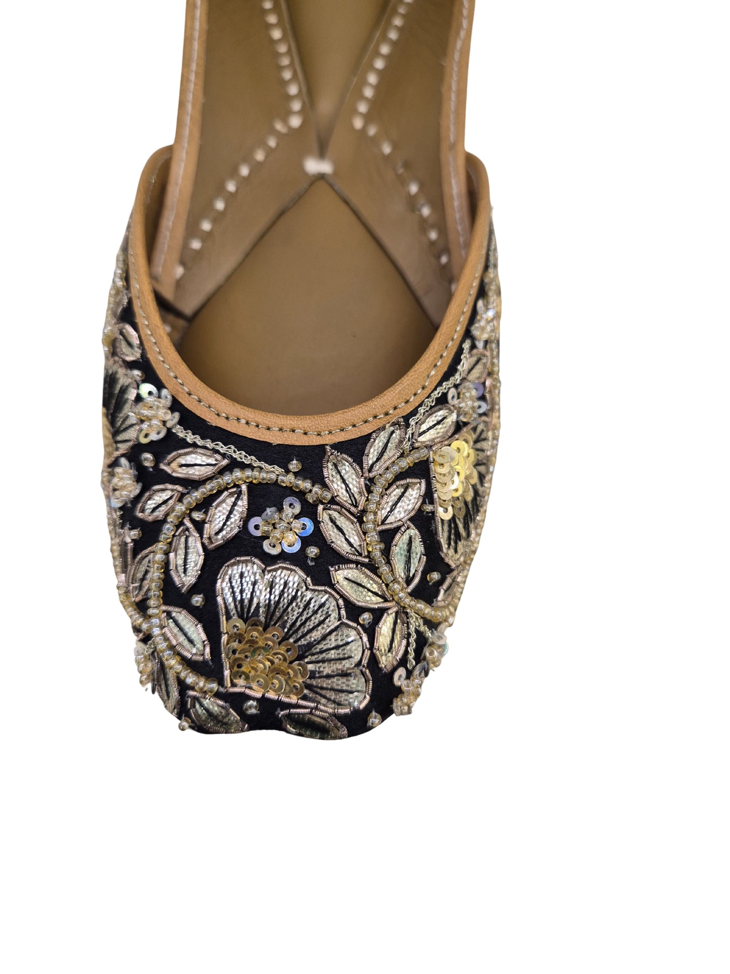 embalished heavy embrodery juttis roshani