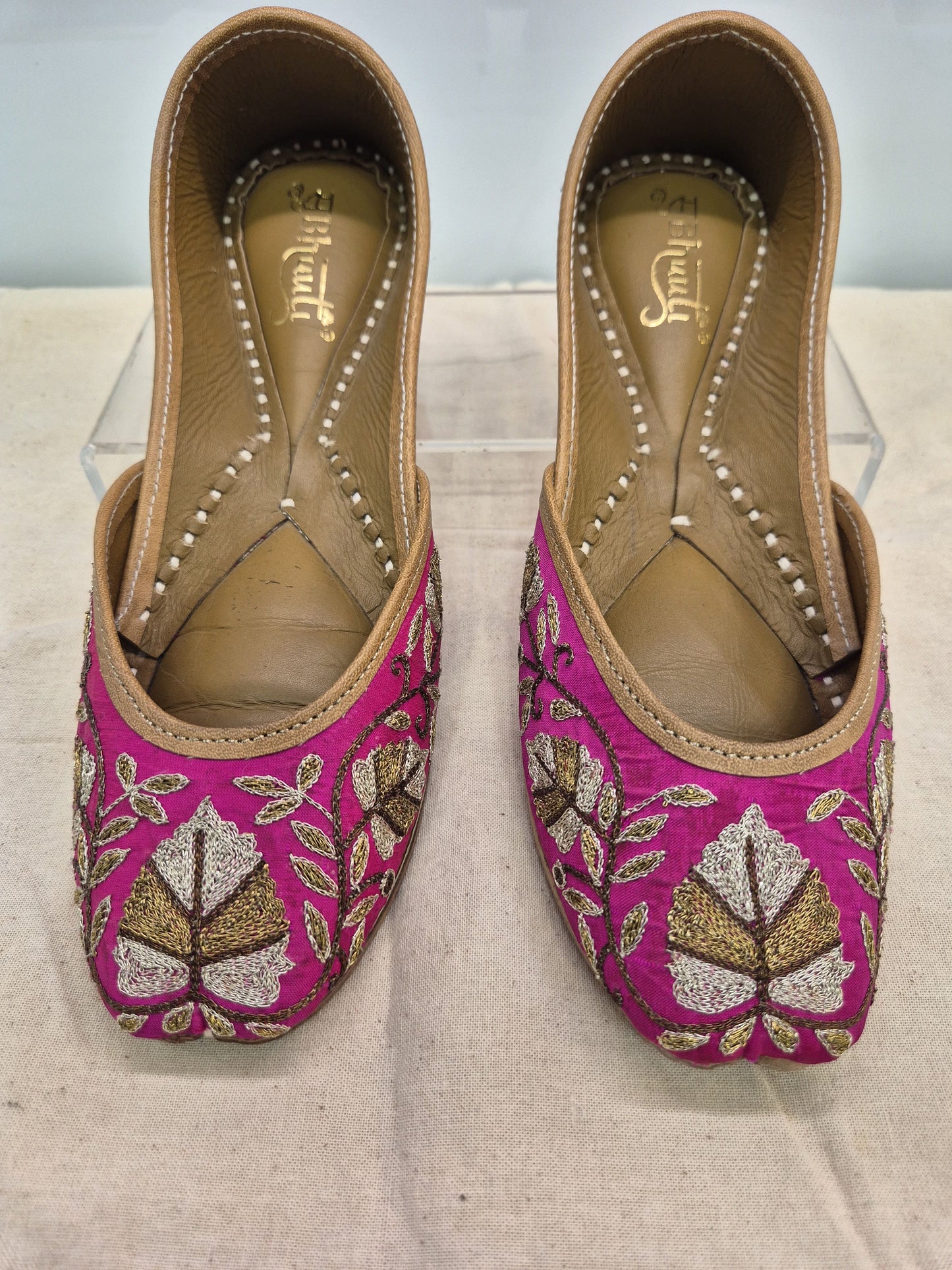 embalished heavy embrodery juttis Kashidakari fusica Pink
